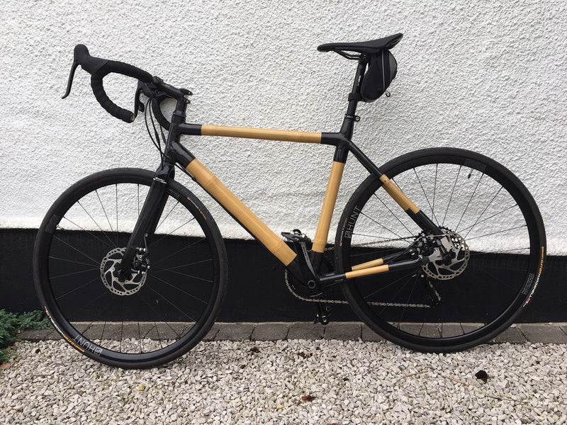 🤜Awesome! 🤛 build 🚴♀️ by Mark, finshed with Sram Rival #huntwheels and condor forks.