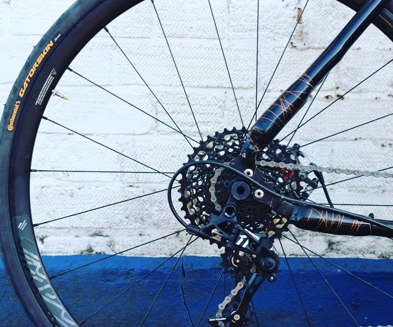 Build by Hasan. SRAM aphex groupset with lugs finished in black. Thru axle rear dropout.