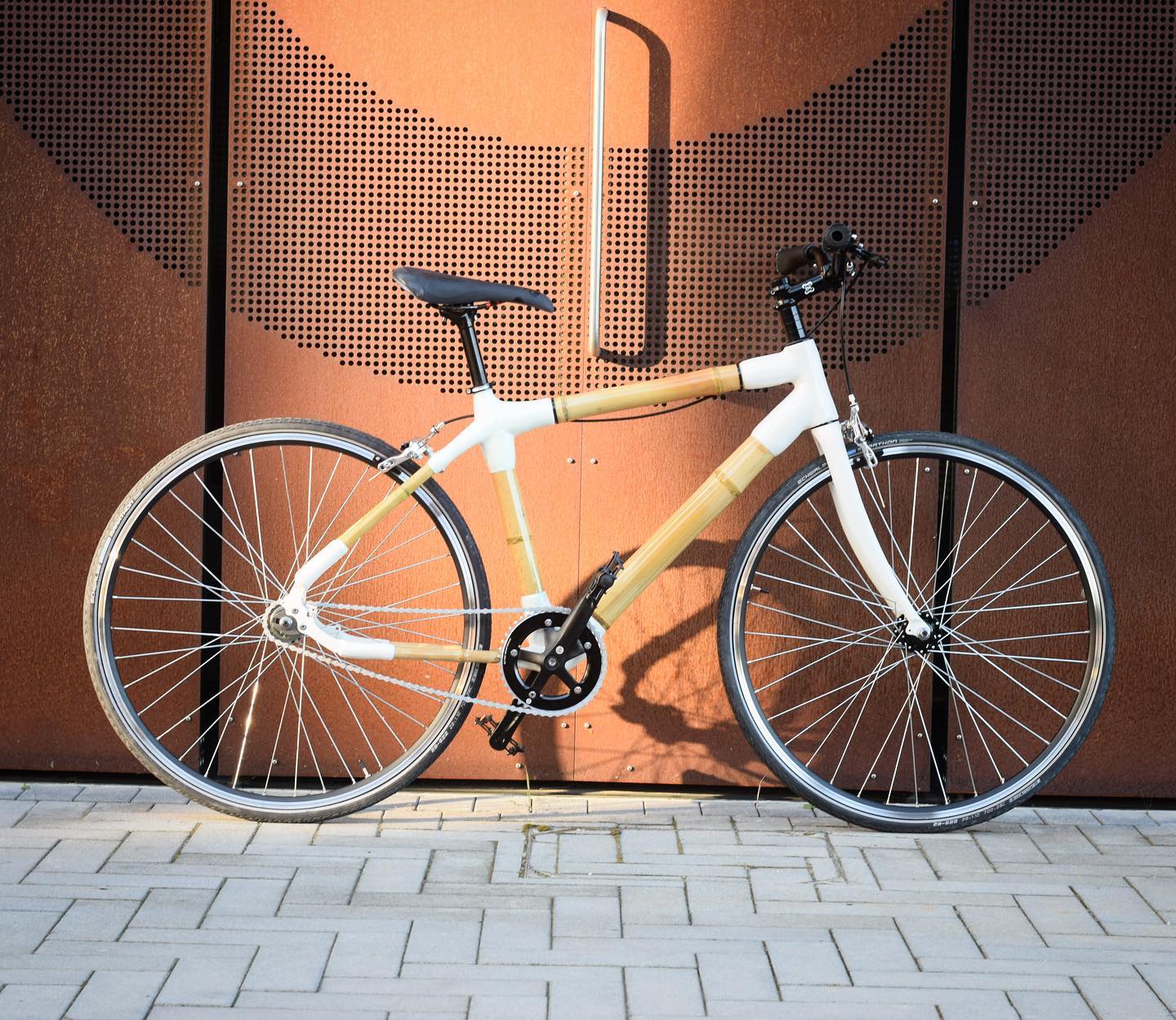 Single speed ������������� build by @i_anya built over a 4 day ���� workshop. Great #urbancommuter �