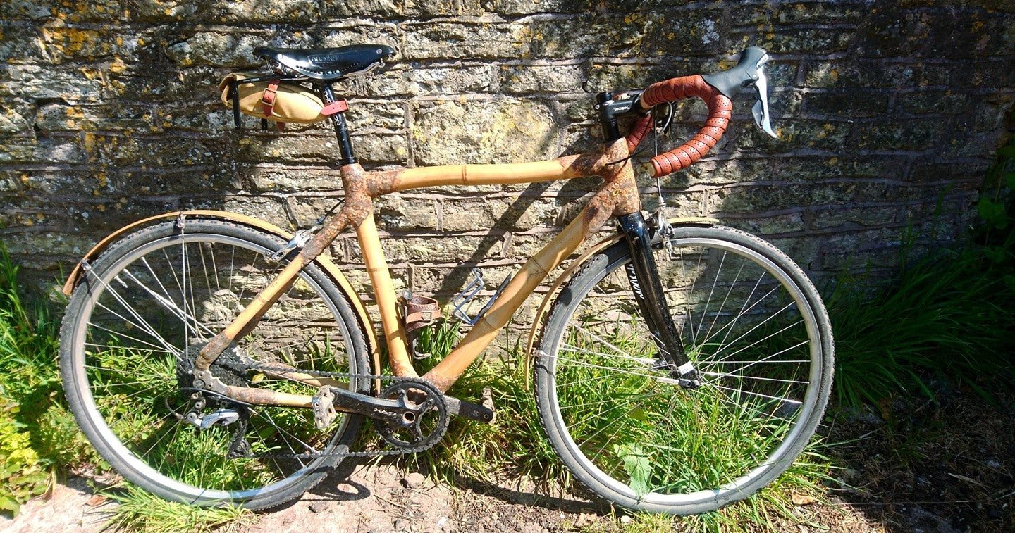 Build by Sylvain, using a home build kit. A keen woodworker he also made the mudguards from scratch.