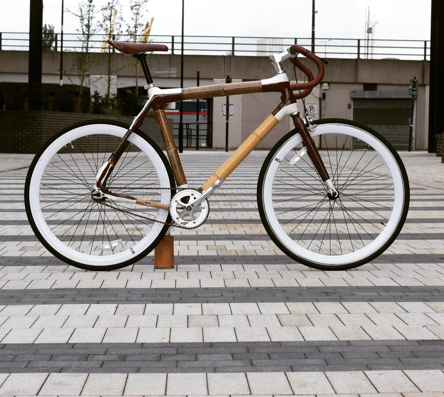 Two tone single speed build. Finished with a white wheel set to match the lugs.