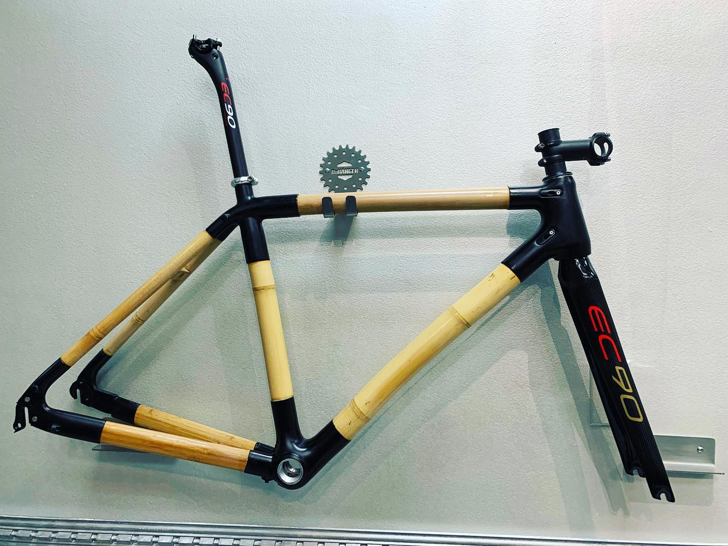 Bamboo build by Jose in USA. 2.2kg with frame, fork, headset stem, seatclamp and post.