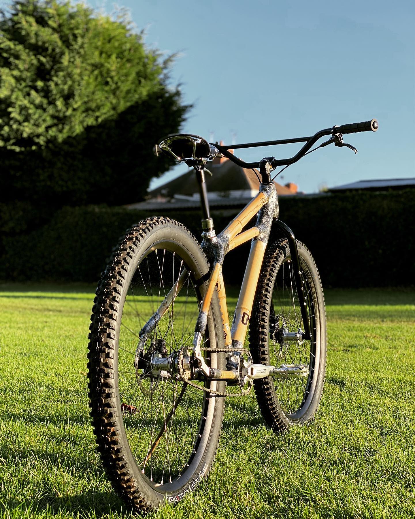 Really interesting build by @salixrobotspencerjenkins. A #clunker #singlespeed.