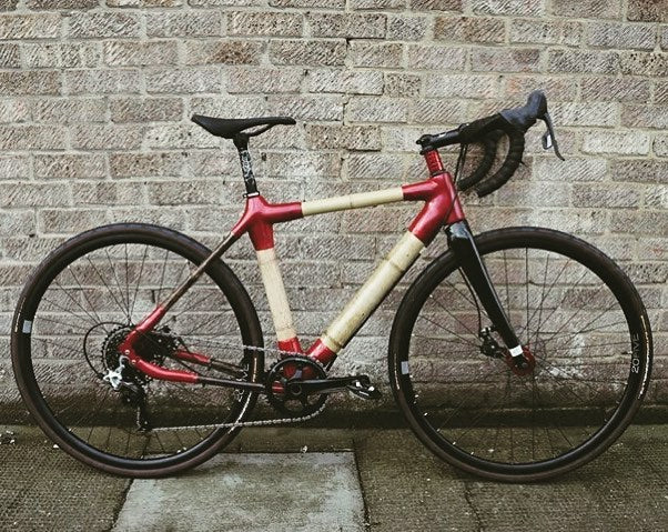 Paul’s finished road bike finished with wheelset. Avid BB7 discbrakes and #sram rival 1 groupset.
