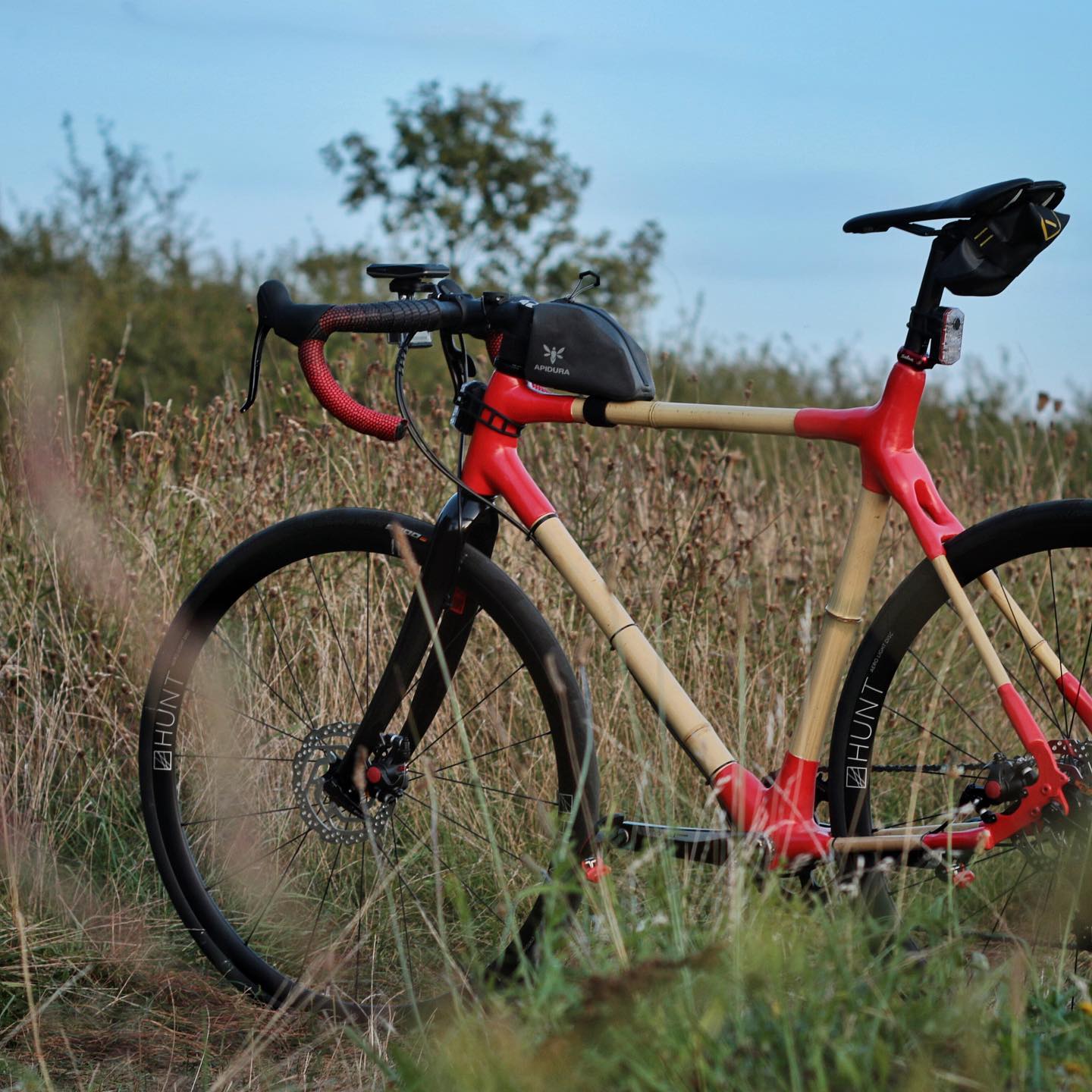Build by @aleportante finished using a #sram groupset and #huntwheels.