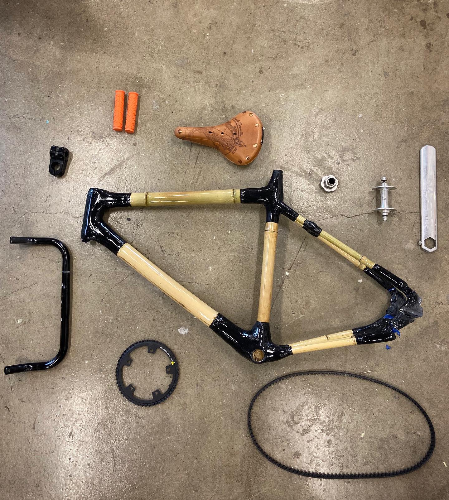 Packing up Dave frame all finished at a 2 day workshop, before boxing snapped a quick shot. Finished