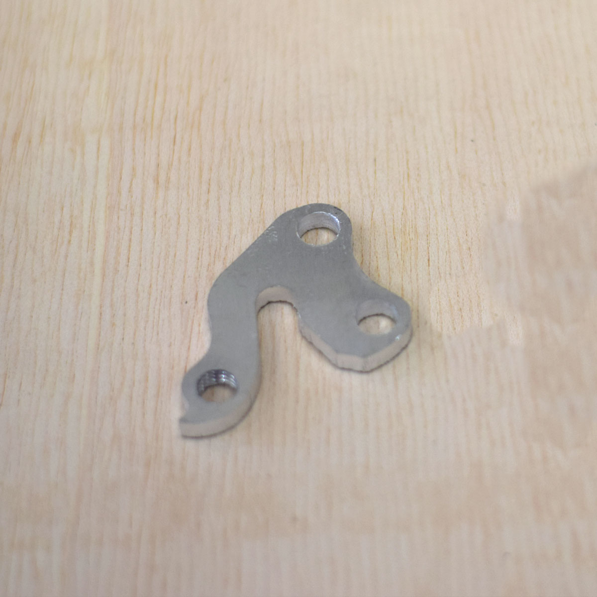 Replacement derailleur hanger