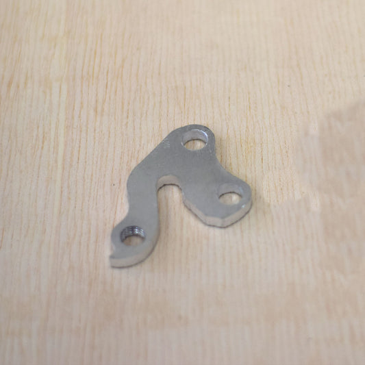 Replacement derailleur hanger
